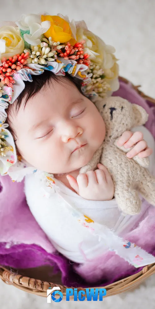 Newborn Flower Wreath 3K Mobile Wallpaper