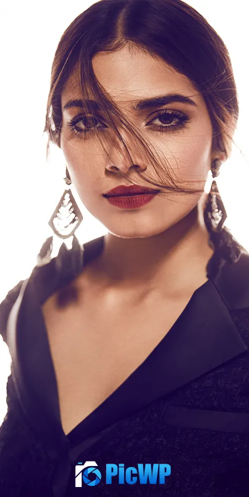 Malavika Mohanan Portrait 3K Mobile Wallpaper