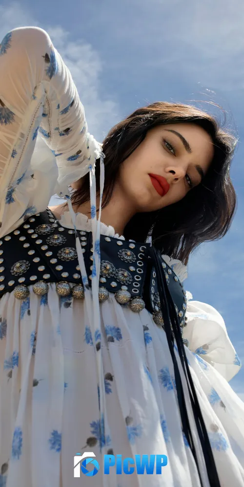 Kendall Jenner Portrait 3K Mobile Wallpaper