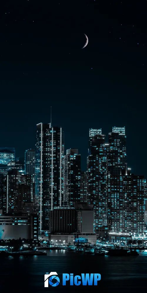 New York City Half moon 3K Mobile Wallpaper