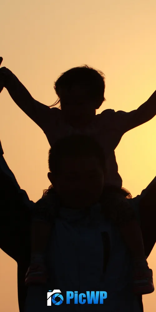 Dad - Daughter Sunset 3K Mobile Wallpaper