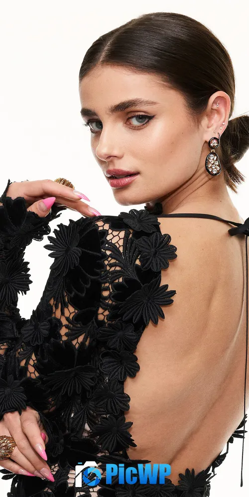 Taylor Hill Fashion model 3K Mobile Wallpaper