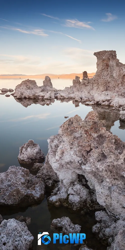 Mono Lake Rocky shore 3K Mobile Wallpaper