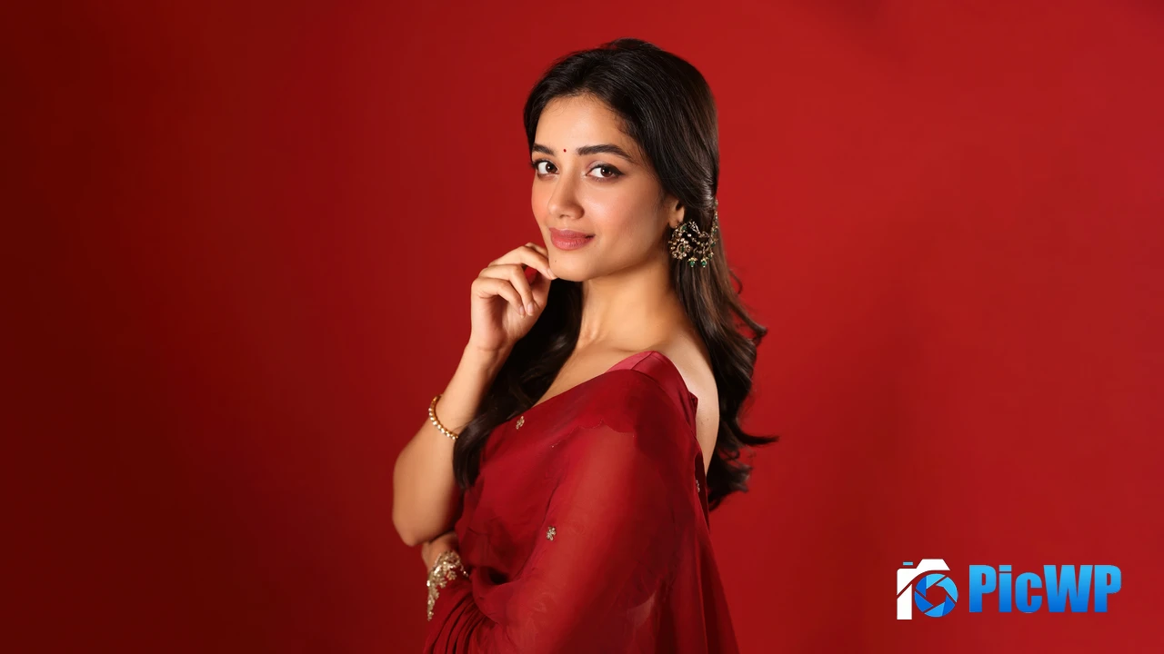 Bhagyashri Borse Saree 4K PC Wallpaper