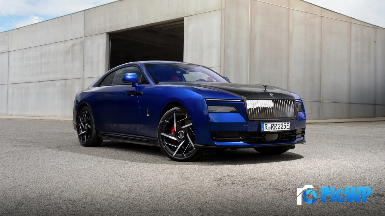 Rolls-Royce Black Badge Spectre Libertas 4K PC Wallpaper