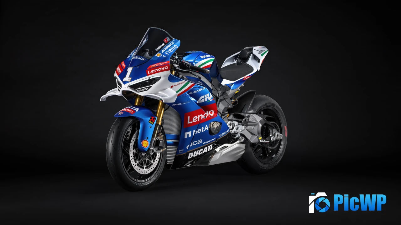 Ducati Panigale V4 Tricolore Italia 2025 4K PC Wallpaper