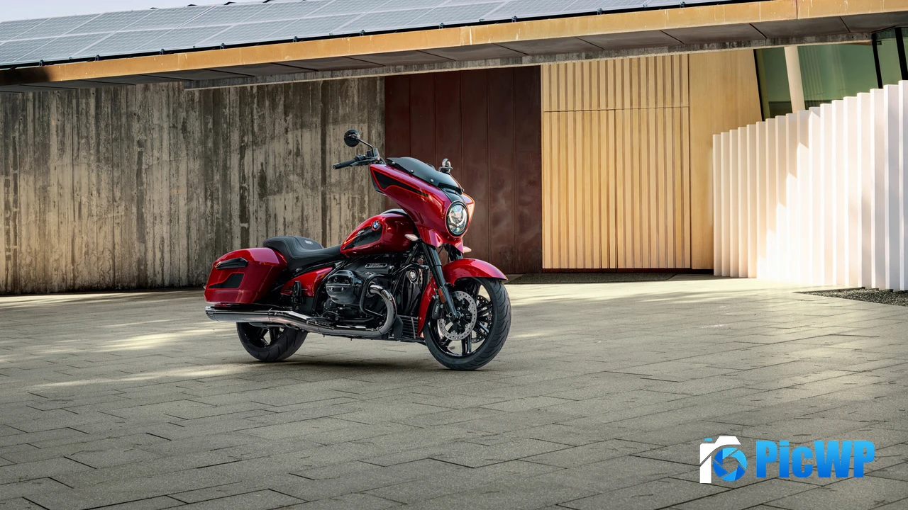 Red BMW R 18 4K PC Wallpaper