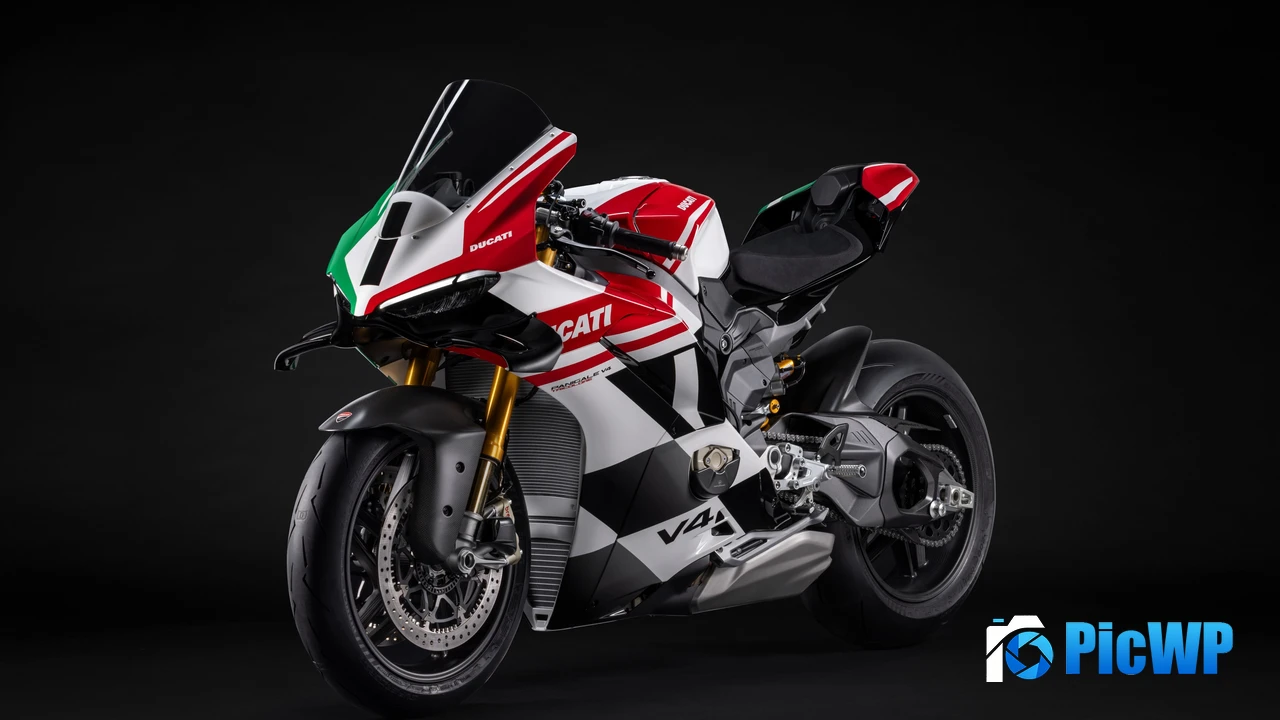 Ducati Panigale V4 Tricolore 2025 4K PC Wallpaper