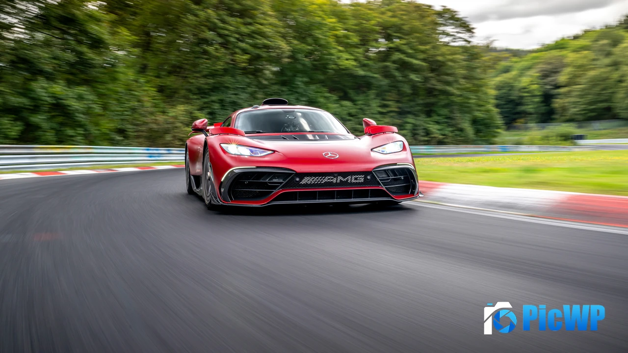 Mercedes-AMG ONE Race track 4K PC Wallpaper