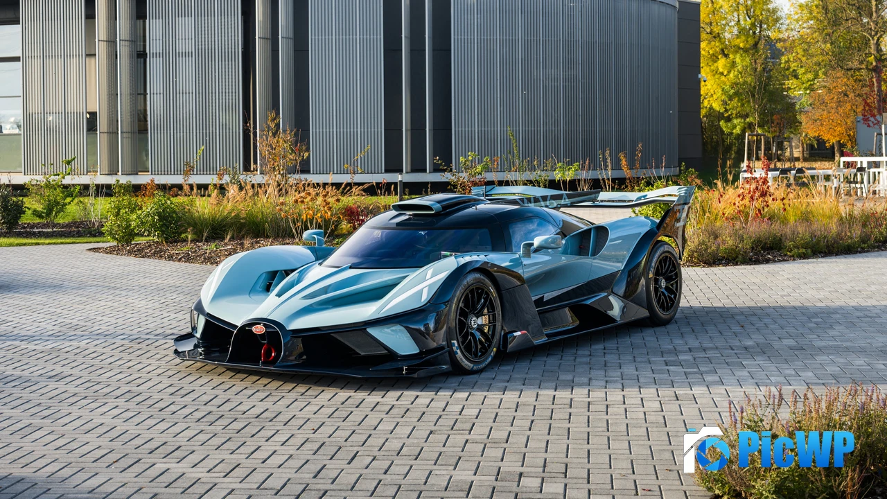 Bugatti Bolide Outdoor 4K PC Wallpaper