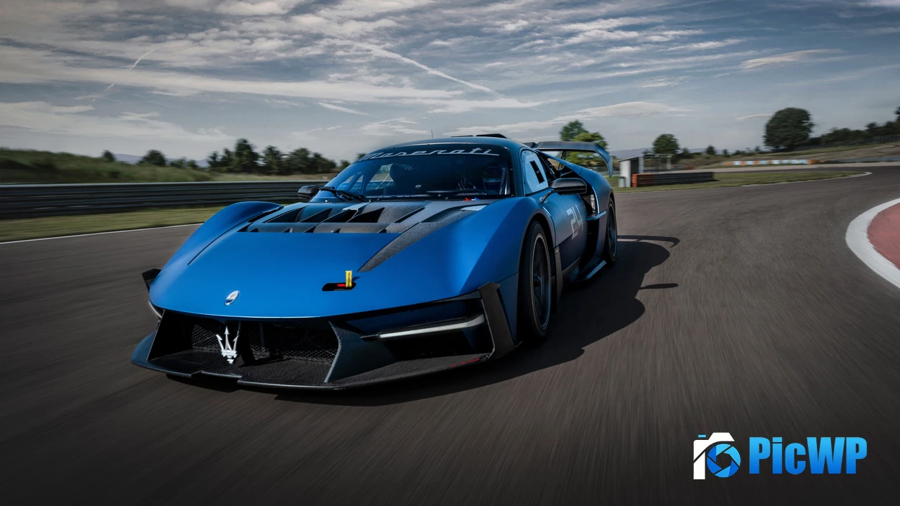 Maserati MCXtrema Race track 4K PC Wallpaper