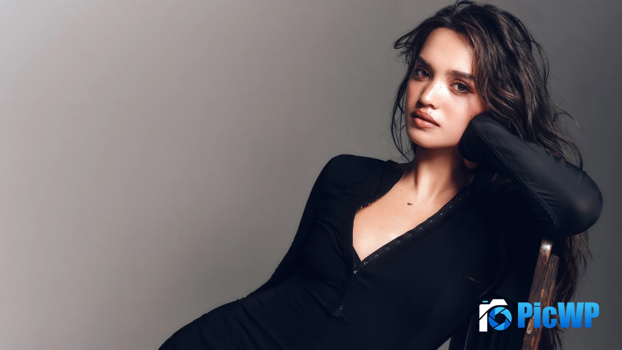 Sophia Hammons Black dress 4K PC Wallpaper