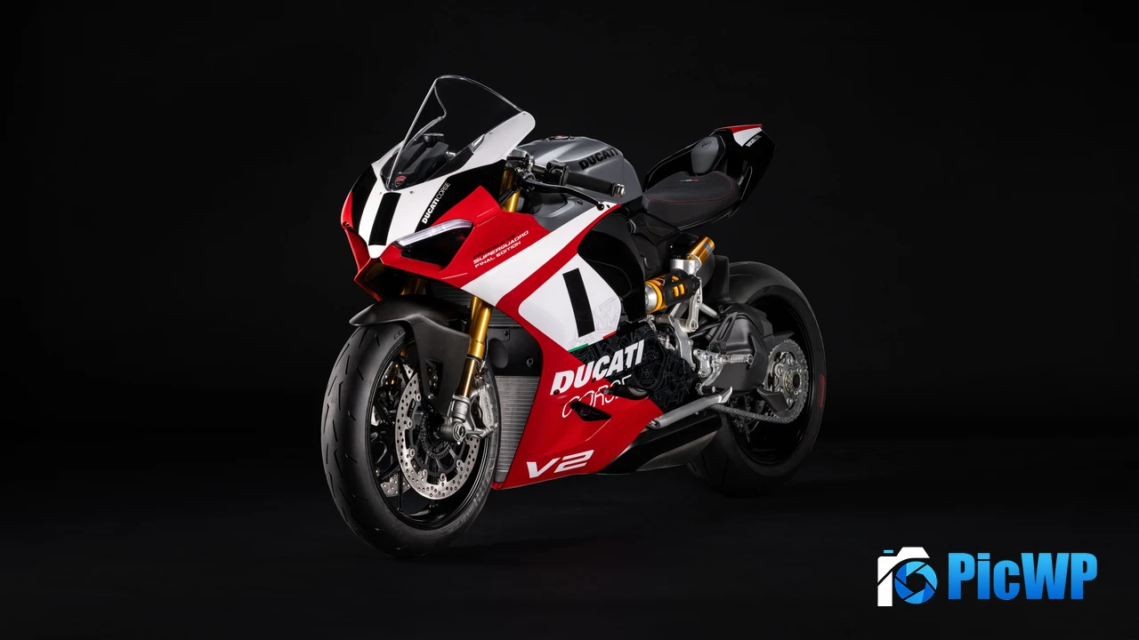 Ducati Panigale V2 Superquadro Final Edition 2025 4K PC Wallpaper