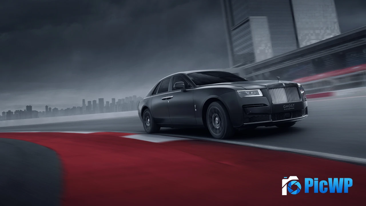 Rolls-Royce Black Badge Ghost Race track 4K PC Wallpaper