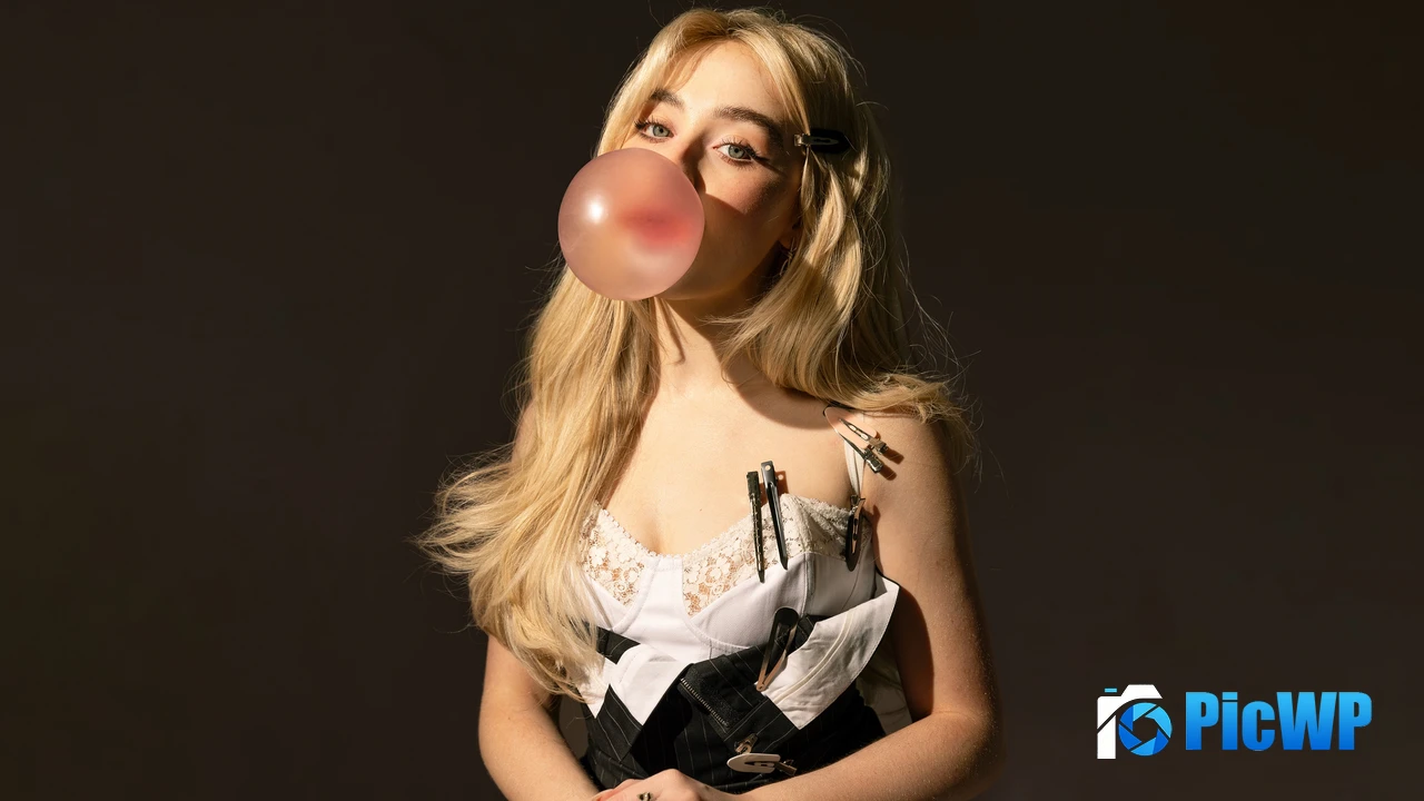 Sabrina Carpenter Rolling Stone 4K PC Wallpaper