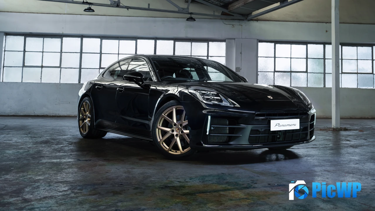 Porsche Panamera 2024 4K PC Wallpaper