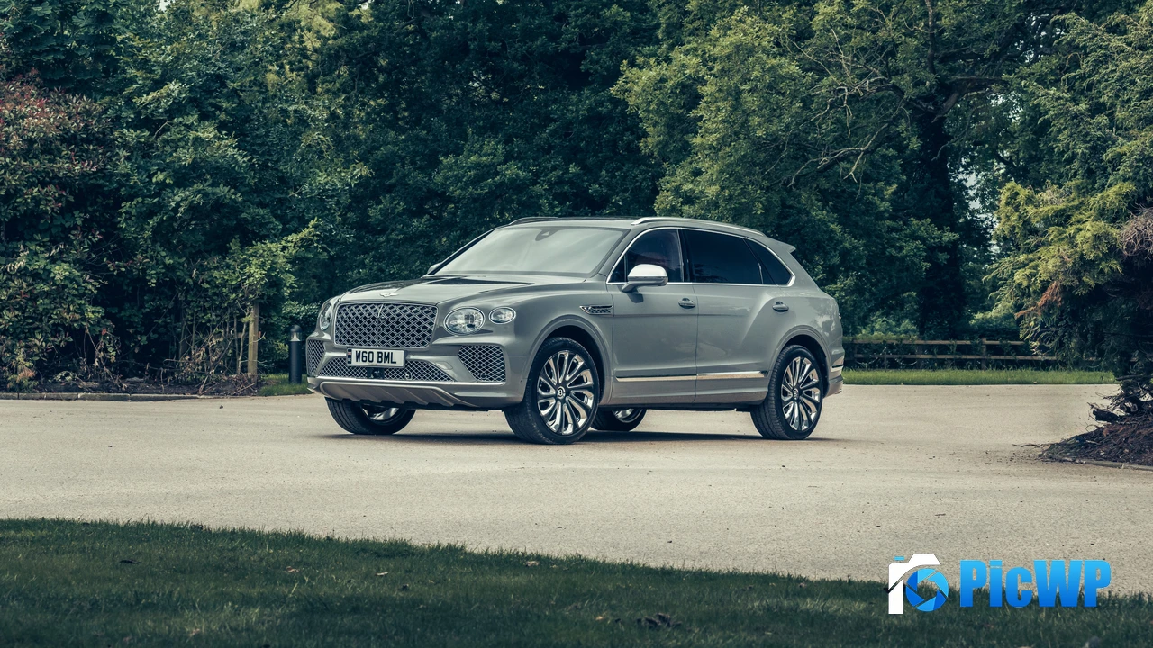Bentley Bentayga EWB Mulliner 2024 4K PC Wallpaper