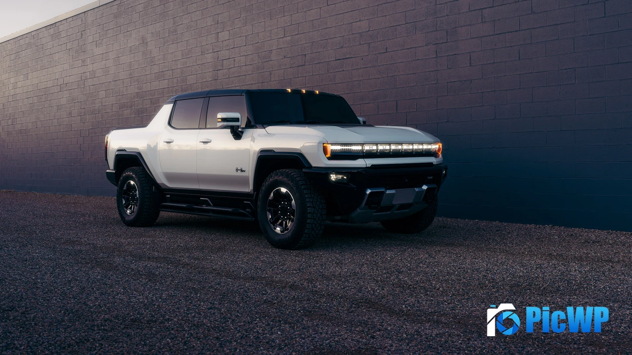 GMC Hummer EV Pickup 4K PC Wallpaper