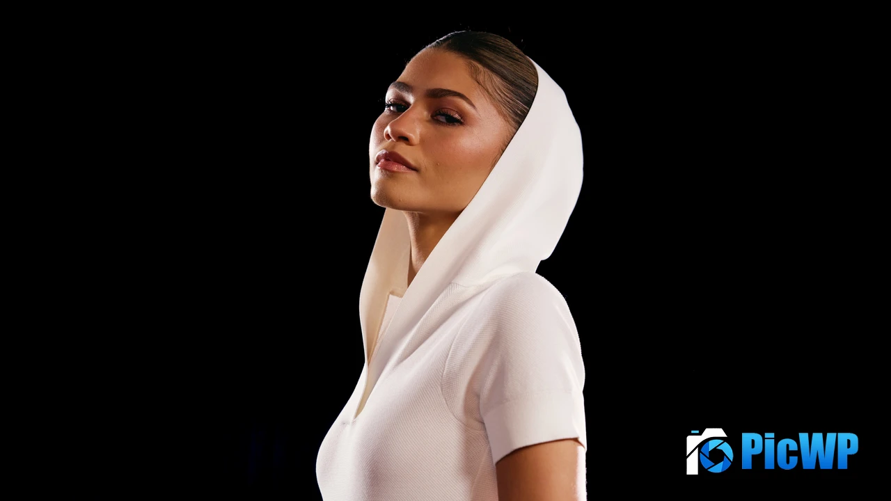 Zendaya Black background 4K PC Wallpaper