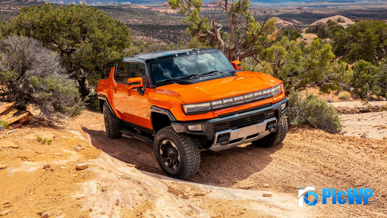 GMC Hummer EV Pickup truck 4K PC Wallpaper