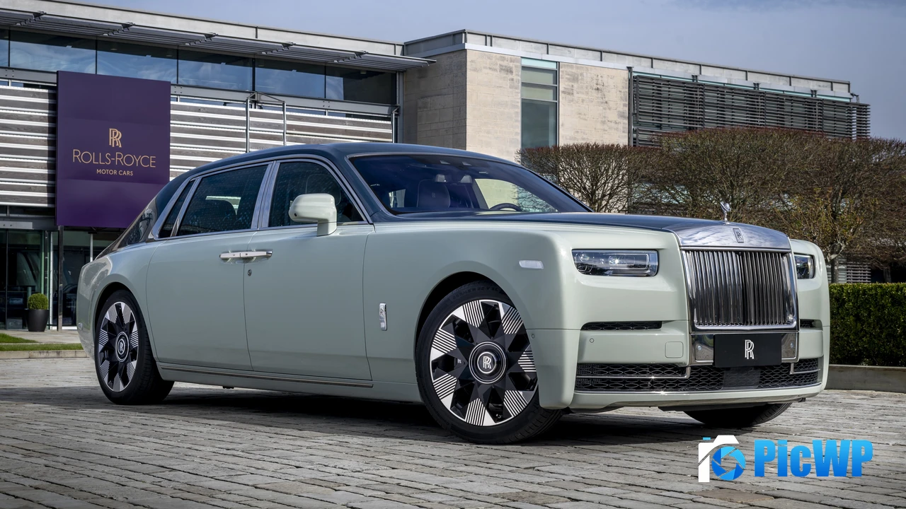 Rolls-Royce Phantom EWB Magnetism 2024 4K PC Wallpaper