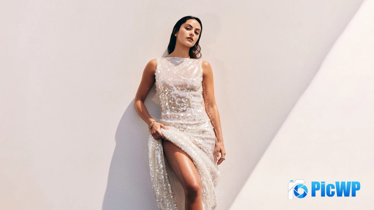 Camila Mendes Glitter 4K PC Wallpaper