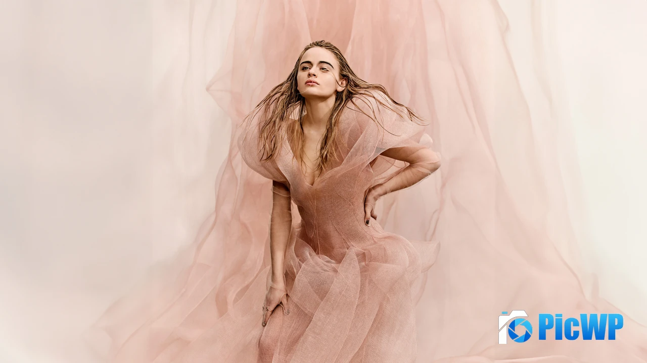 Joey King Peach background 4K PC Wallpaper