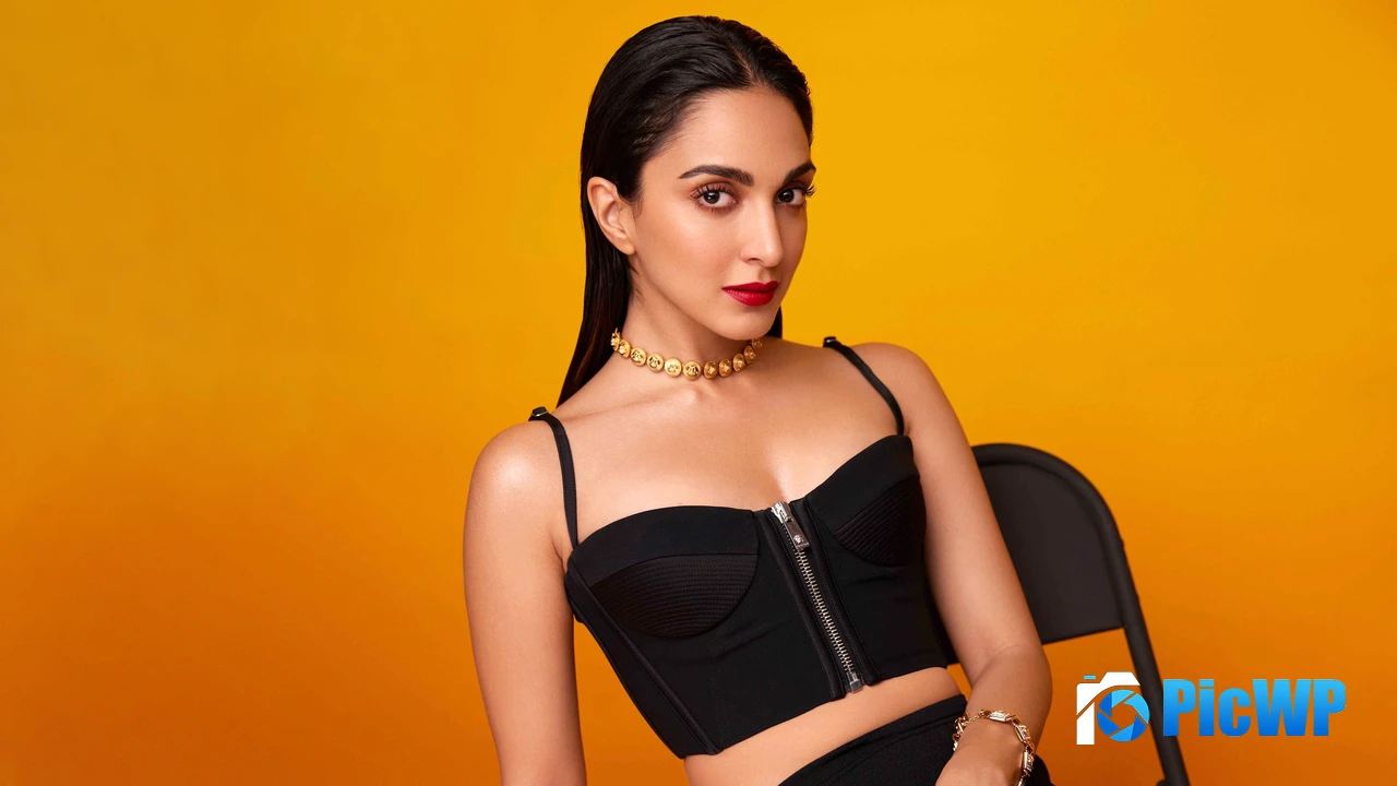 Kiara Advani Black dress 4K PC Wallpaper