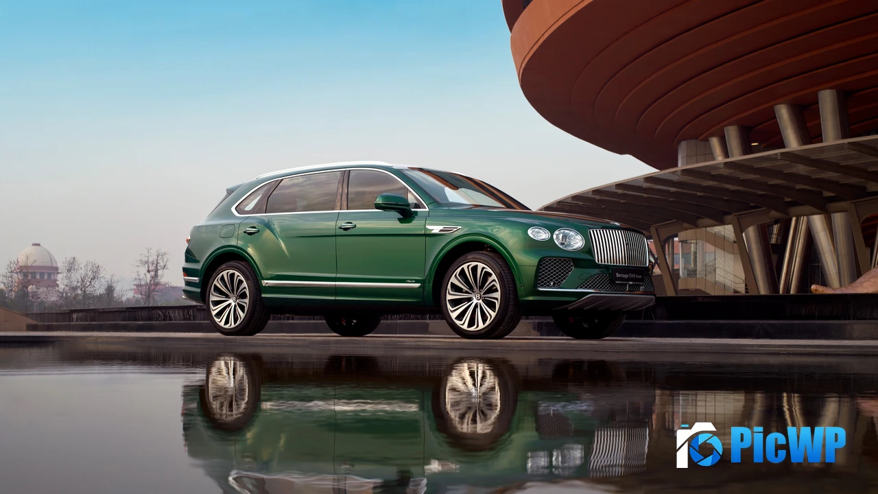 Bentley Bentayga EWB Azure Mulliner 4K PC Wallpaper