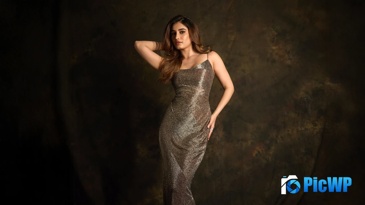 Rasha Thadani Indian actress 4K PC Wallpaper