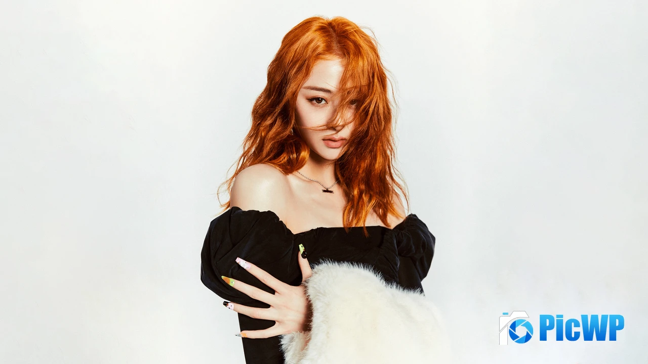 Le Sserafim Huh Yunjin 4K PC Wallpaper