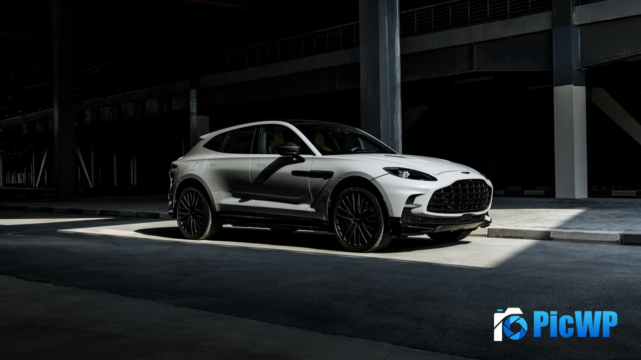 Aston Martin DBX707 4K PC Wallpaper