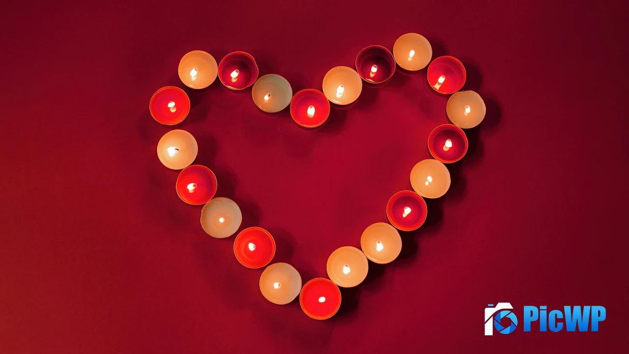 Heart shape Wax candles 4K PC Wallpaper