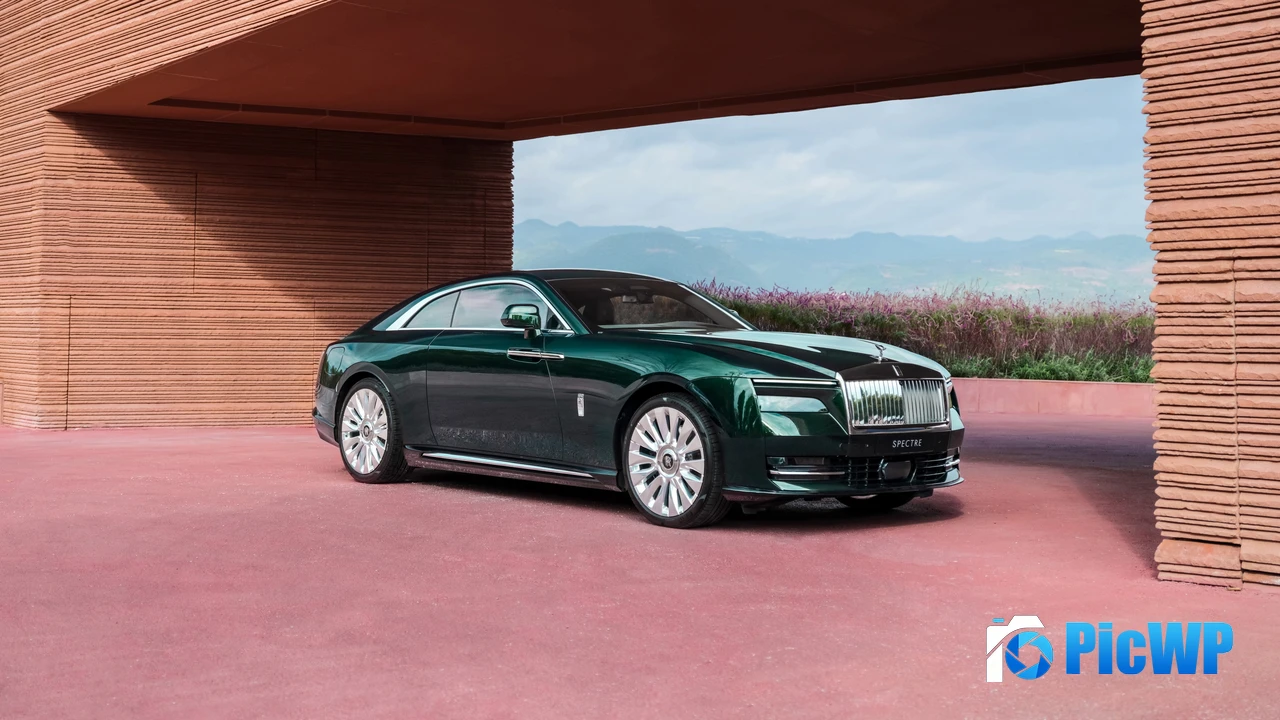 Rolls-Royce Spectre Emerald green 4K PC Wallpaper