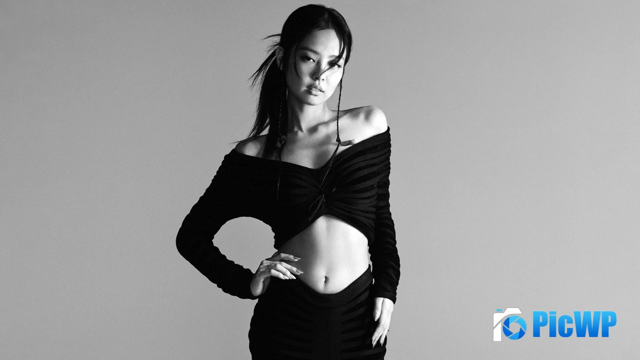 Jennie Monochrome 4K PC Wallpaper
