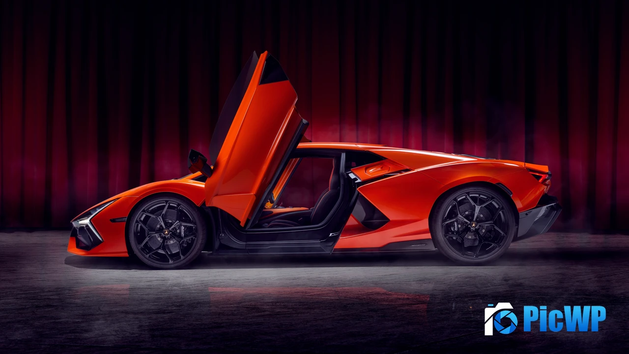 Lamborghini Revuelto Plug-In Hybrid 4K PC Wallpaper