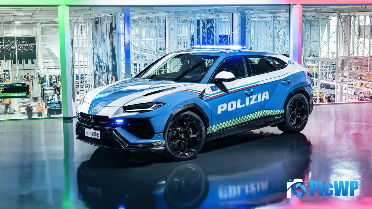 Lamborghini Urus Performante Polizia 4K PC Wallpaper