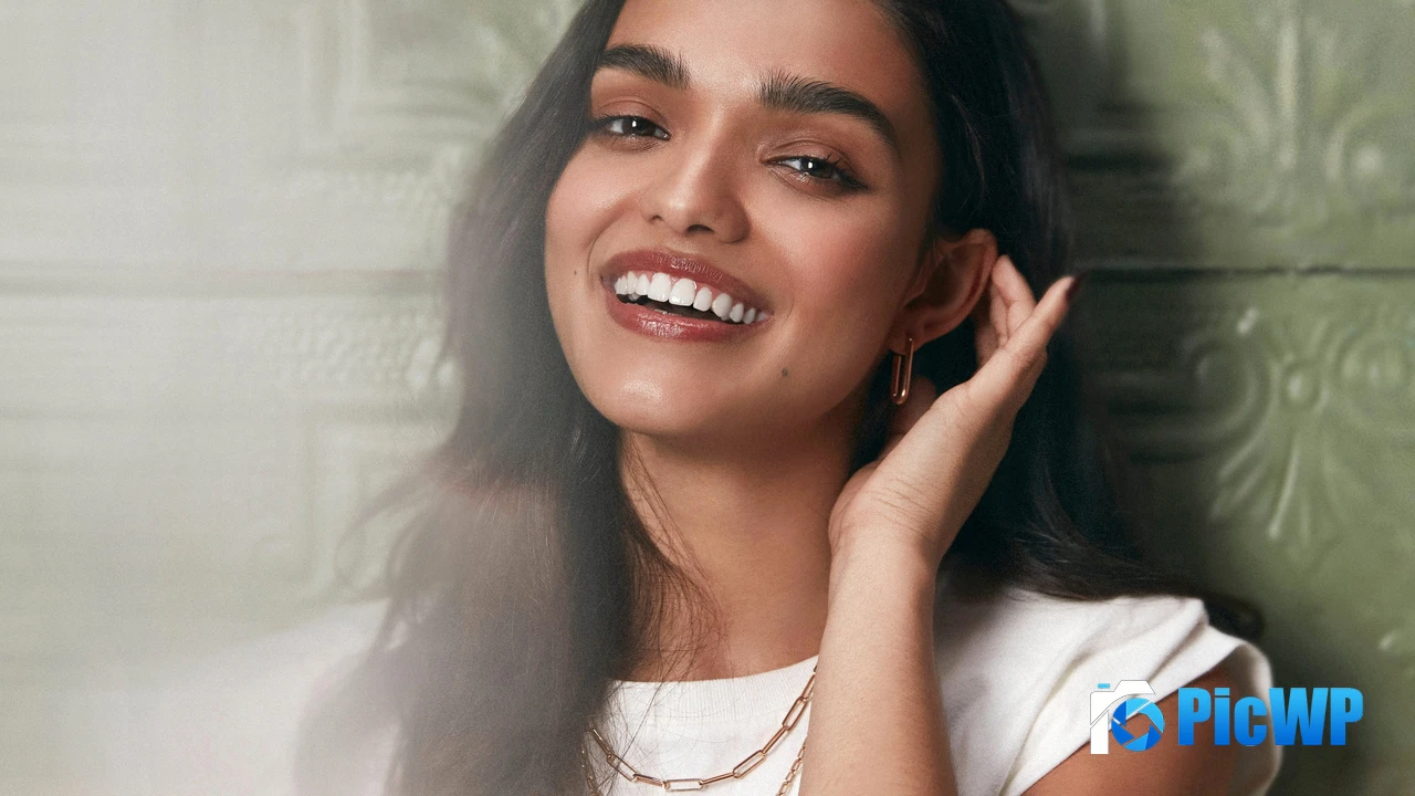 Rachel Zegler Smile 4K PC Wallpaper