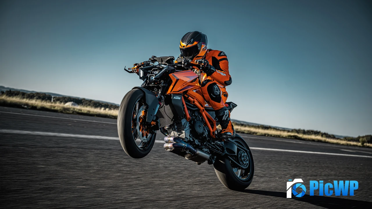 Biker KTM 1390 Super Duke R 4K PC Wallpaper