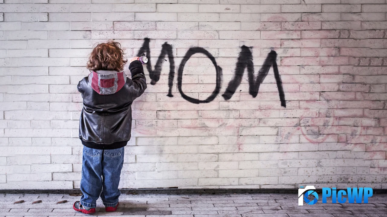 Mom Graffiti 4K PC Wallpaper