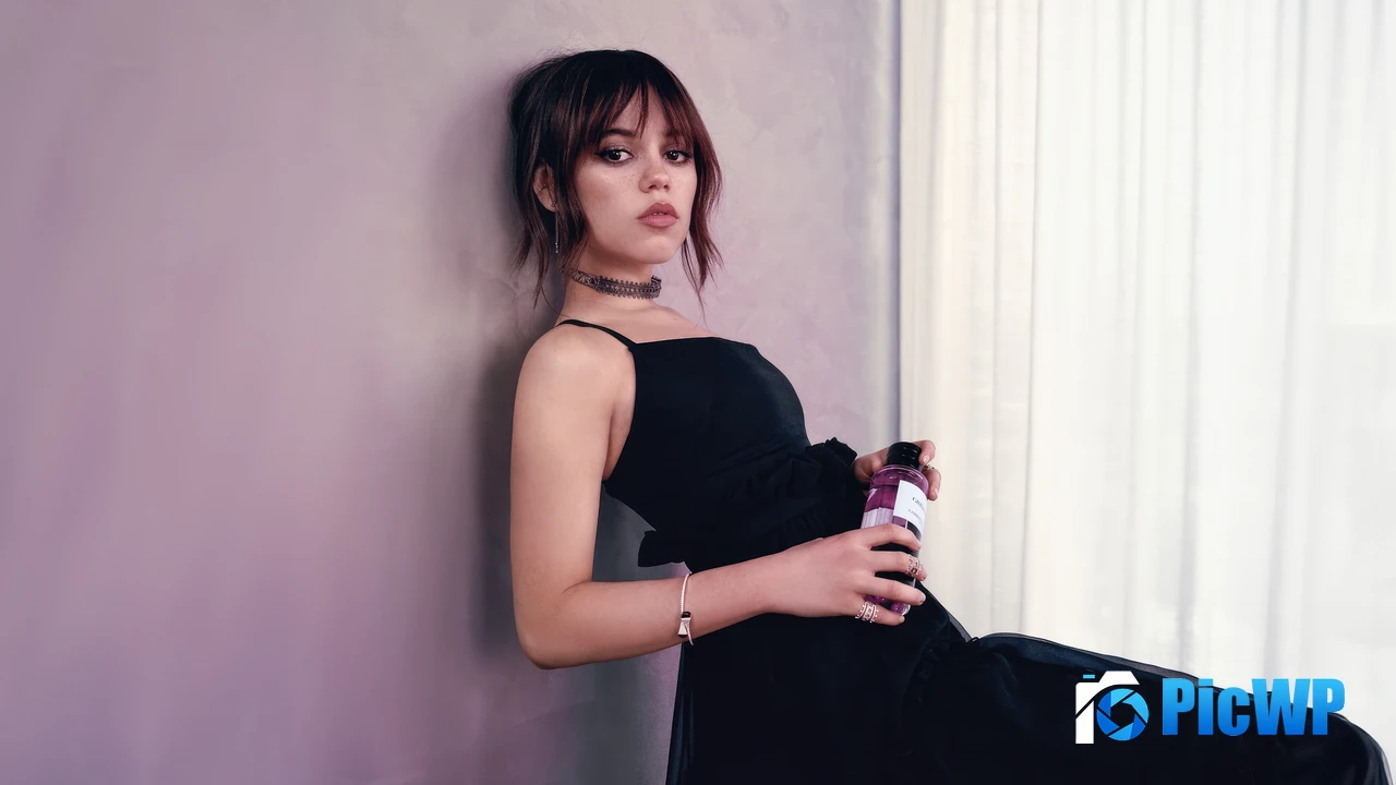Jenna Ortega in Black dress 4K PC Wallpaper