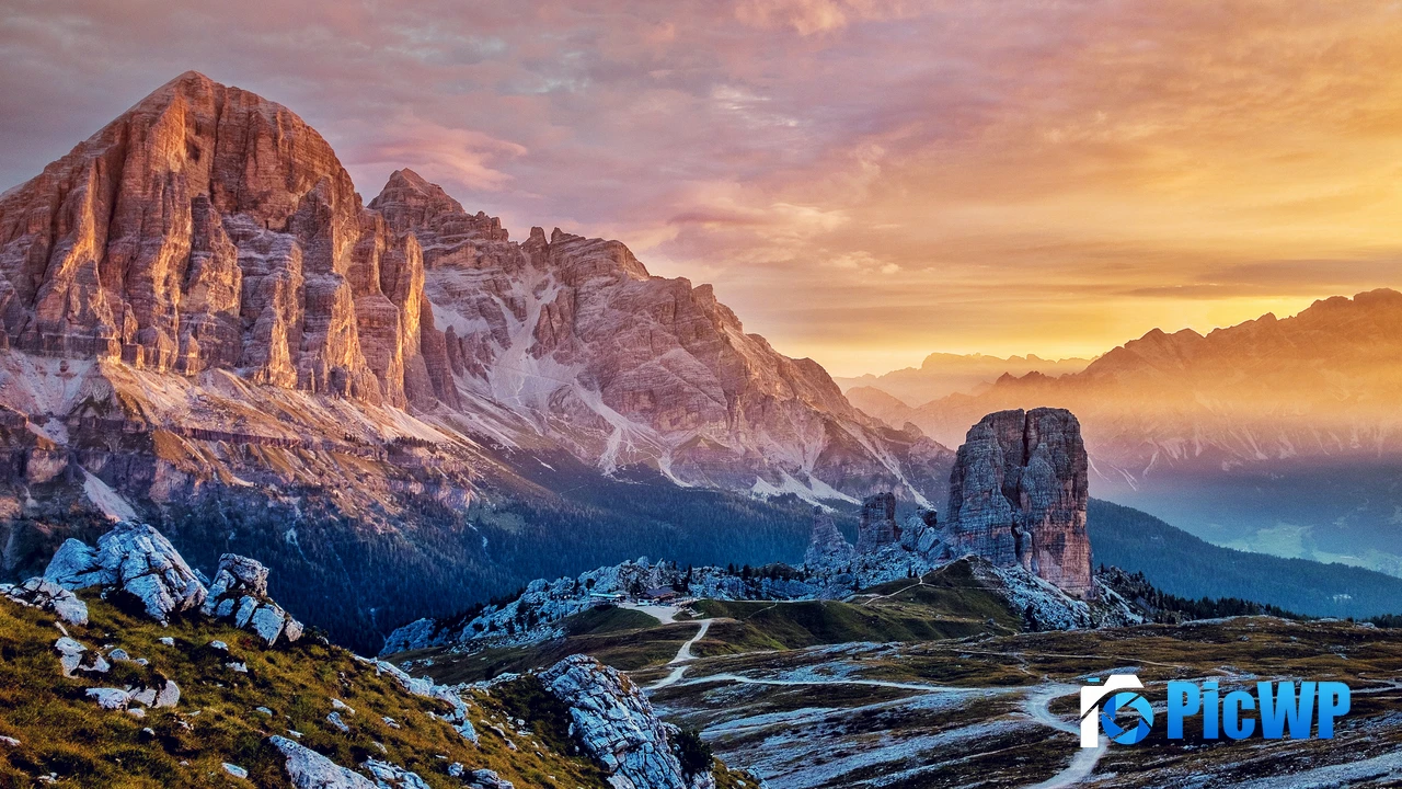 Mountains Cinque Torri 4K PC Wallpaper