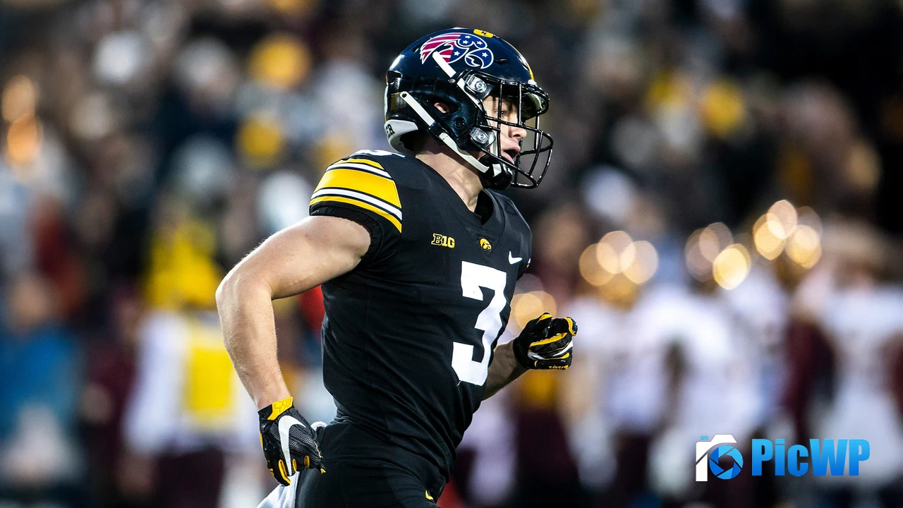 Cooper DeJean Iowa Hawkeyes 4K PC Wallpaper
