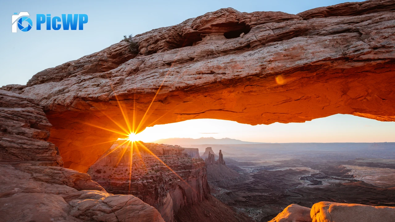 Mesa Arch Tourist attraction 4K PC Wallpaper