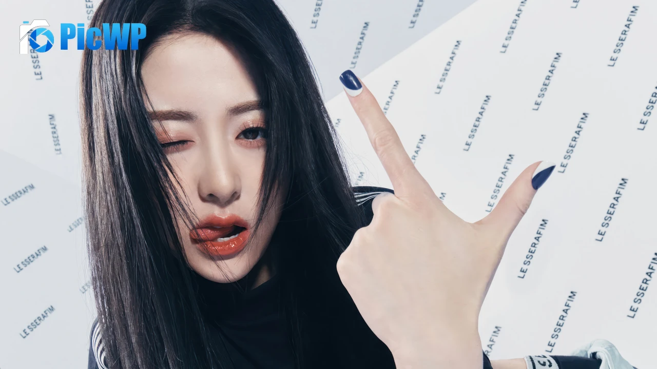 Huh Yunjin South Korean Singer 4K PC Wallpaper