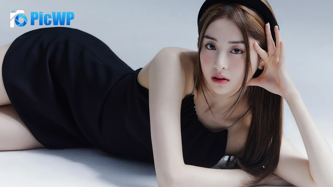 Huh Yunjin Le Sserafim 4K PC Wallpaper