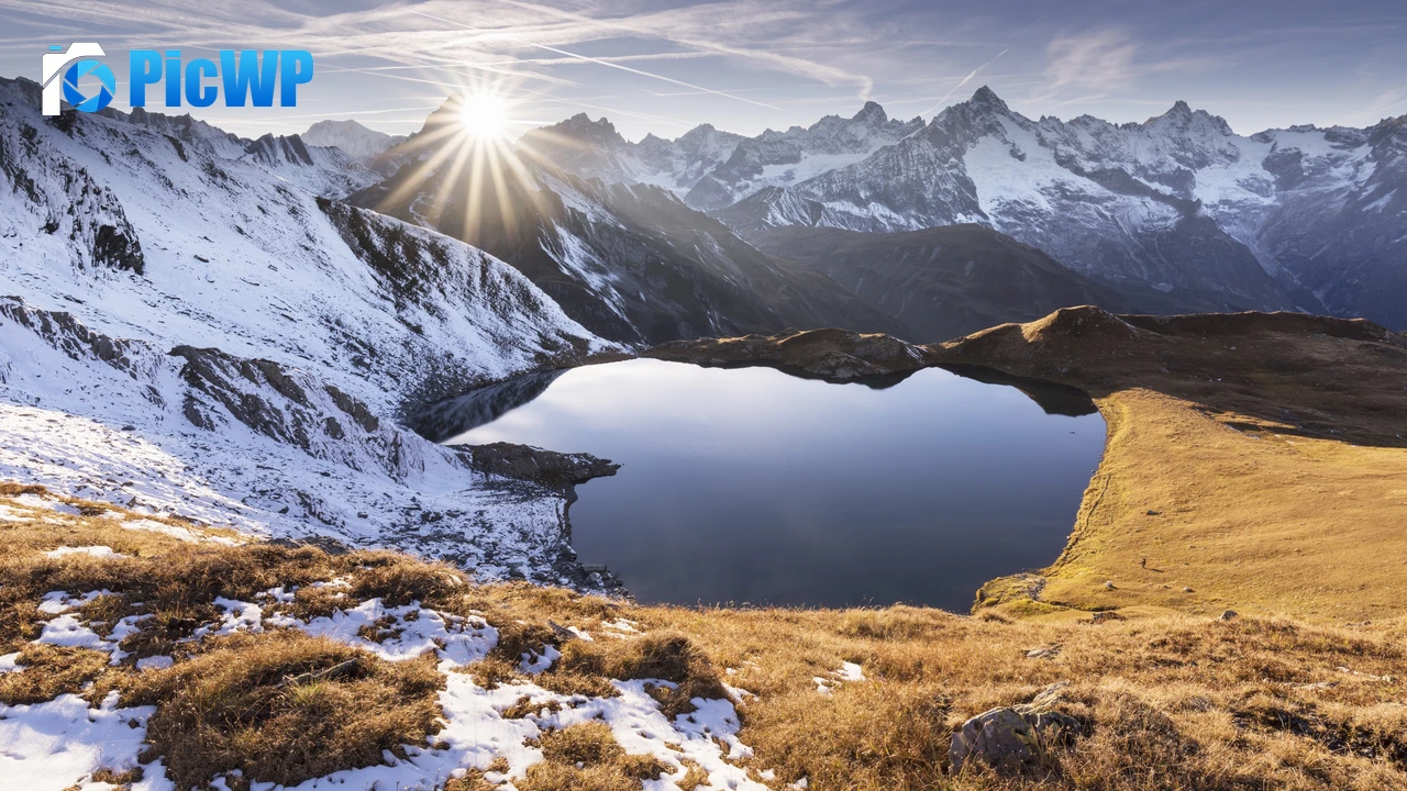 Heart lake Sun rays 4K PC Wallpaper