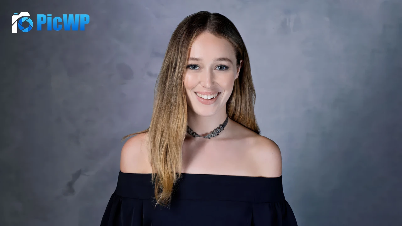 Alycia Debnam-Carey Smiling 4K PC Wallpaper