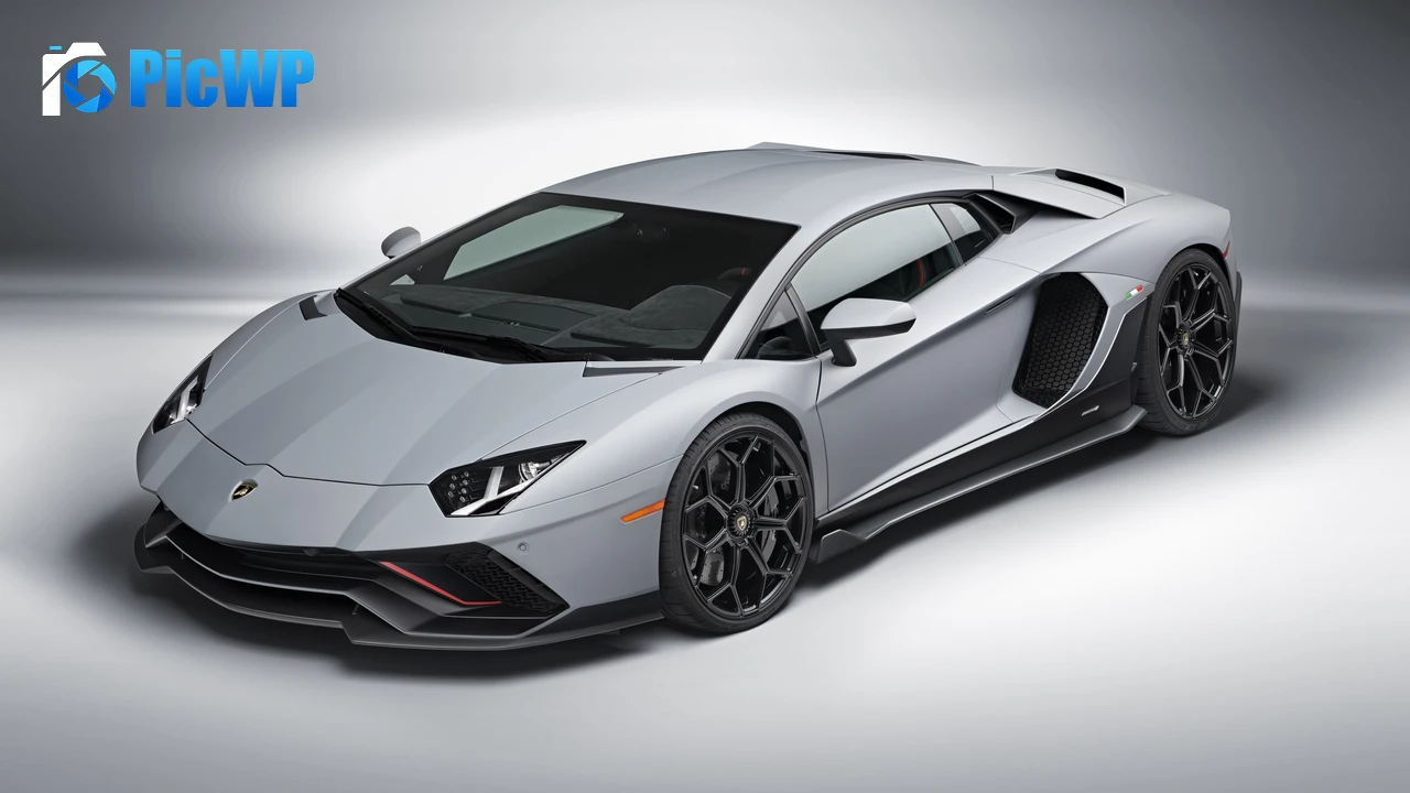 Lamborghini Aventador LP 780-4 Ultimae White 4K PC Wallpaper
