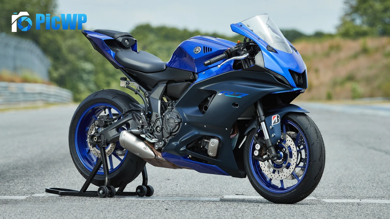 Yamaha YZF-R7 4K PC Wallpaper
